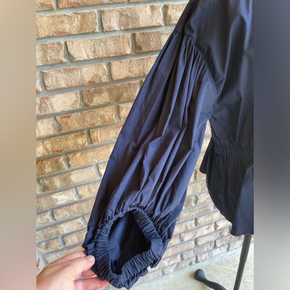 Banana Republic Navy 100% Cotton Cinched Puffy Sleeve Top. - Picture 5 of 8